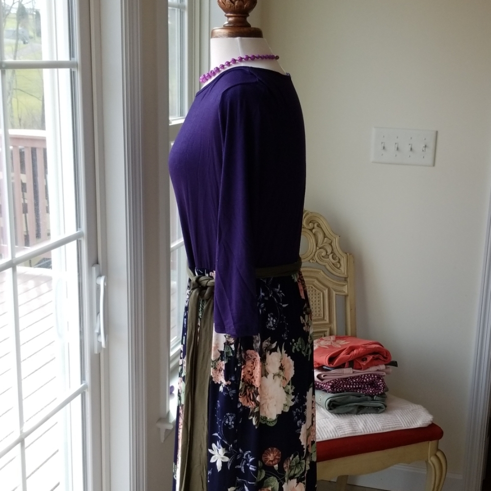 ๐Egs๐ป by Elรณges Navy & White Floral Maxi Dress 1/2 price - Picture 12 of 16